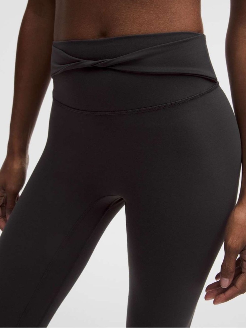 NWOT Lululemon Align No Line High-Rise Twist Tight 25". Color Black. Size 6